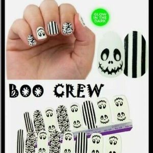 Color Street Boo Crew nail looking strips - glow in the dark!